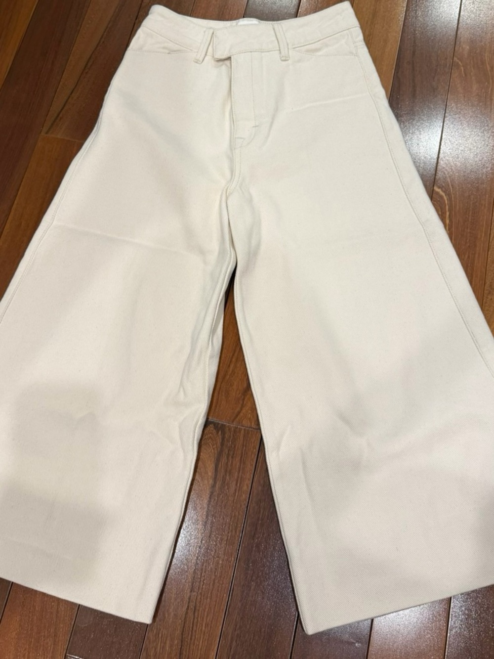 REMAIN Birger Christensen. Below knee Wide-Leg Flare Jeans in Cream
